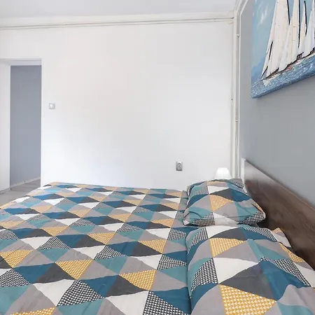 Lucia-private Parking דירה רייקה