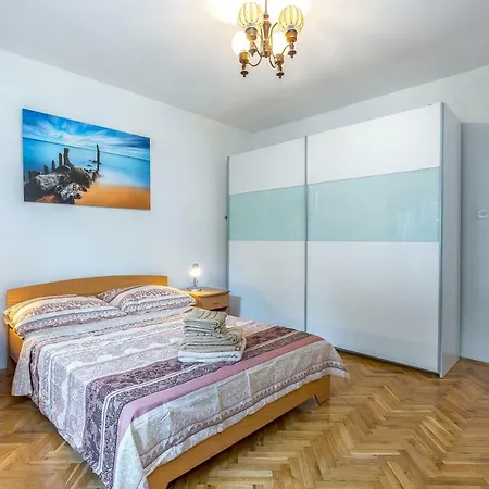 Lucia-private Parking דירה *