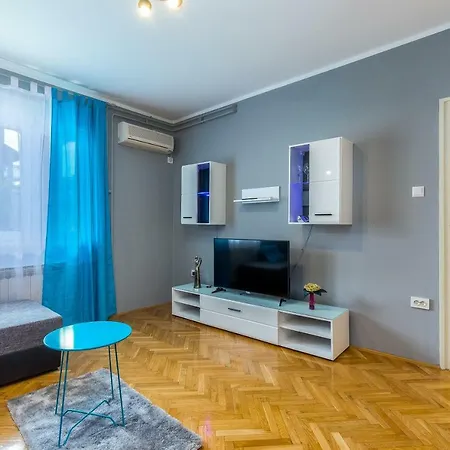 Lucia-private Parking * רייקה