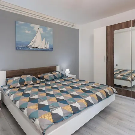 Lucia Apartament *