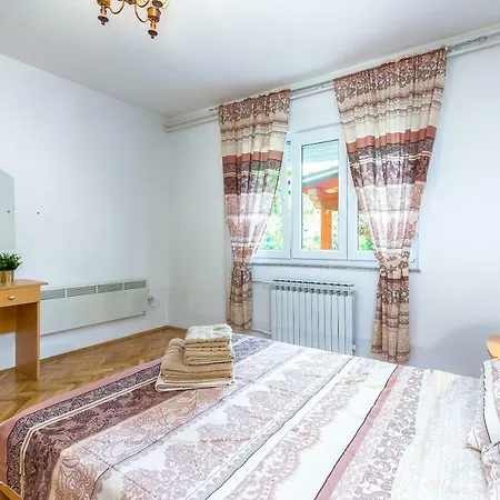 Lucia Apartament *
