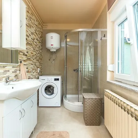 Lucia Apartament *