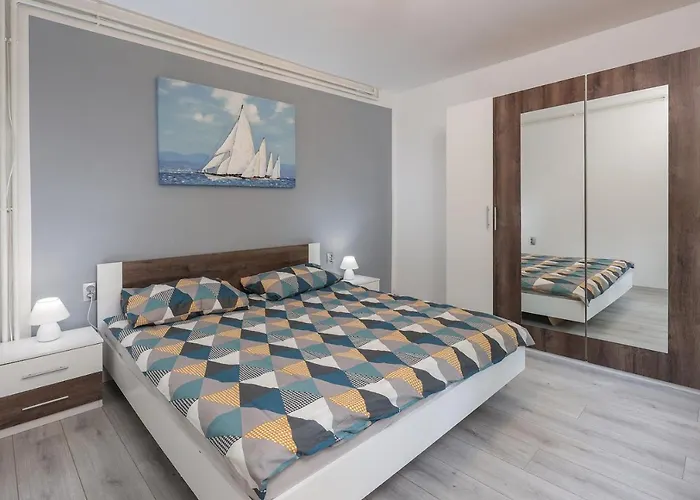 Lucia-private Parking Apartment *