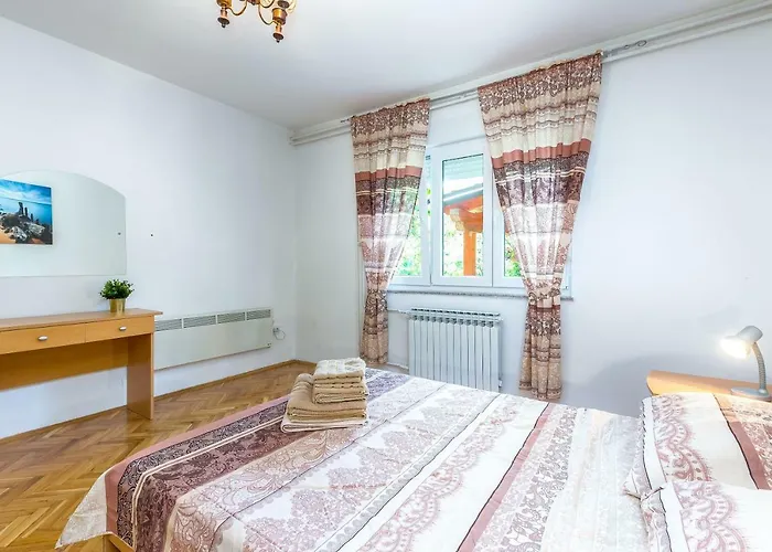 Lucia-private Parking Apartment *