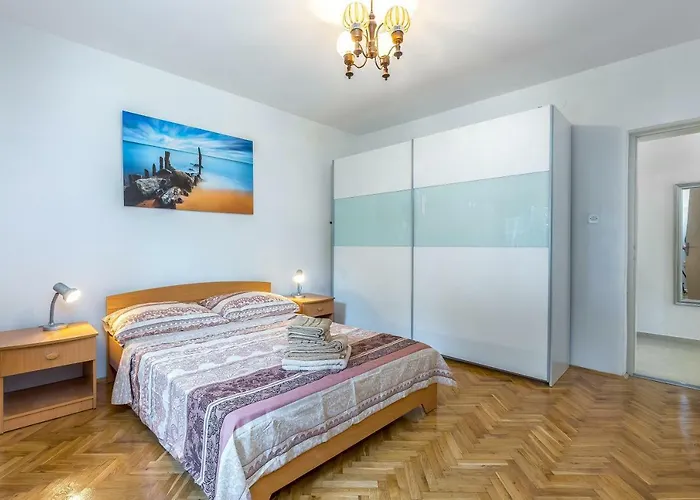 Lucia-private Parking Apartment *